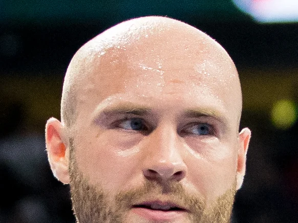 Närbild av handbollsspelaren Oscar Bergendahl, skallig och med skägg, fotograferad 2022
